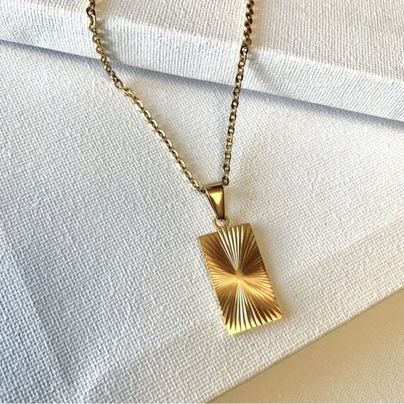 18K Gold Plated Textured Rectangular Pendant Necklace - Picture 7 of 9